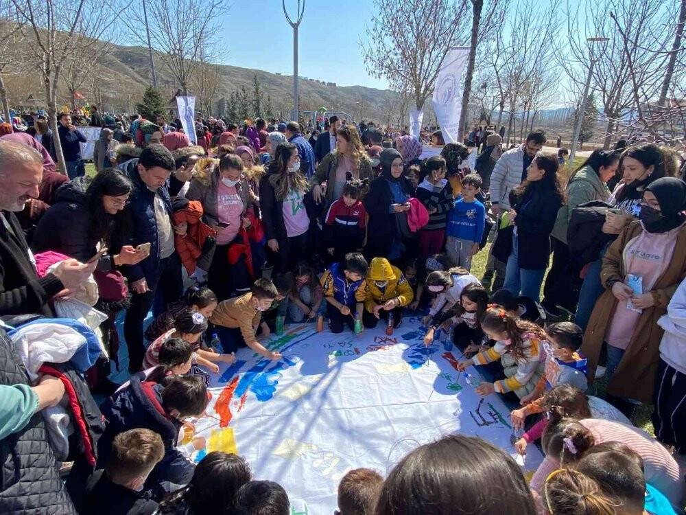 Öğrenciler uçurtma şenliğinde eğlendi