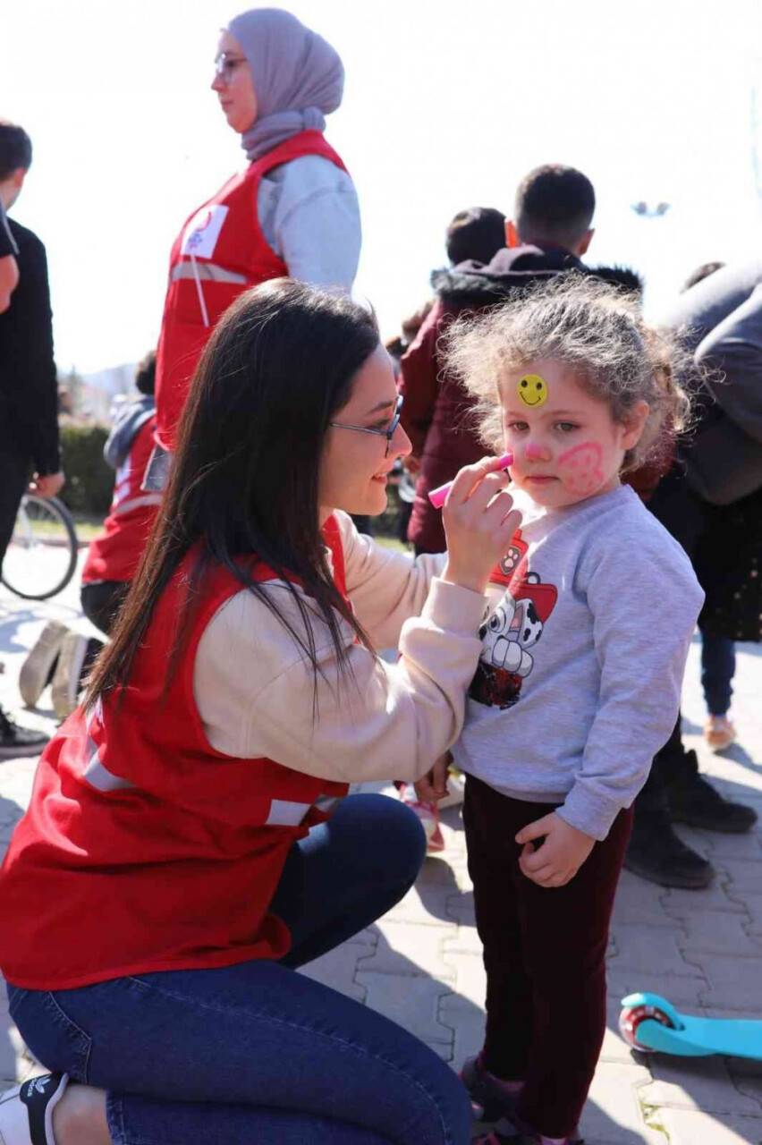 Öğrenciler uçurtma şenliğinde eğlendi
