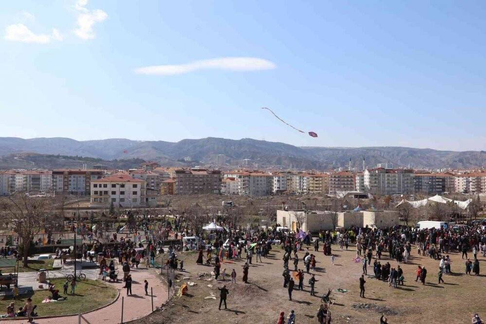 Öğrenciler uçurtma şenliğinde eğlendi