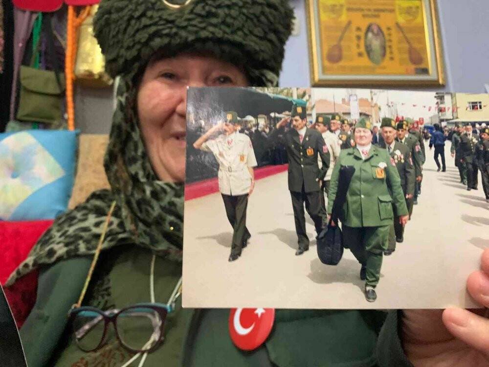 Eskişehirli âşık manileriyle Rusya-Ukrayna savaşına karşı çıktı