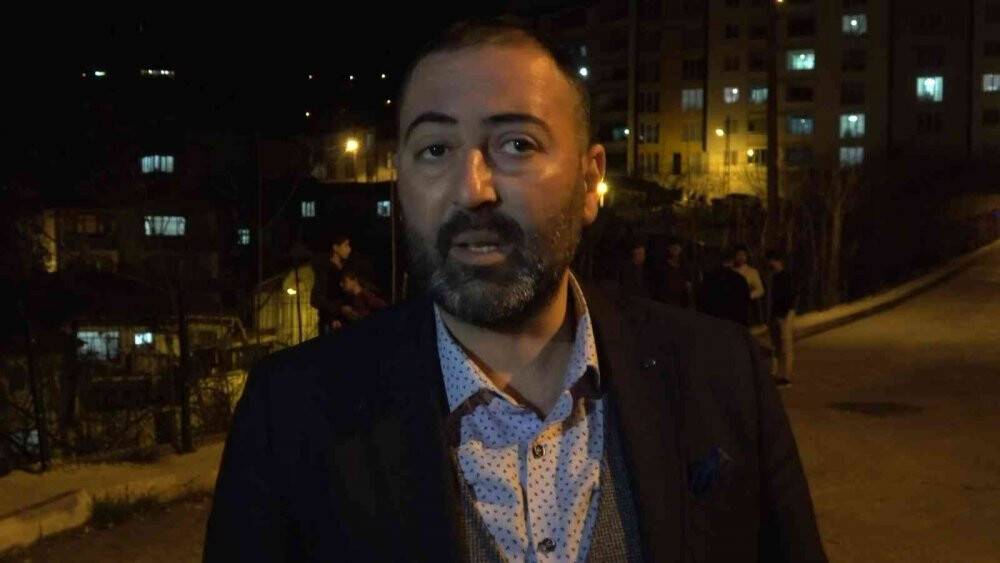 Otomobil evin çatısına düştü