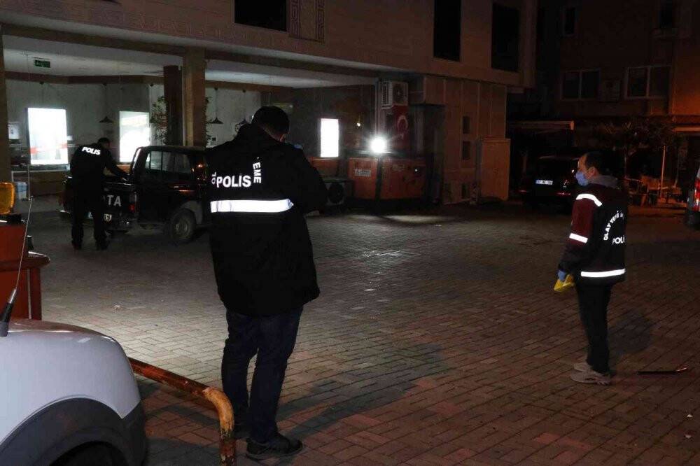 Ailelerin kavgasında çok sayıda kişi yaralandı