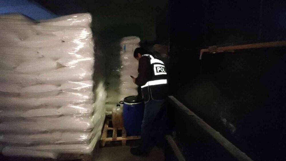 Eyüpsultan’da piyasa değeri 250 bin Türk Lirası olan sahte toz deterjan ele geçirildi