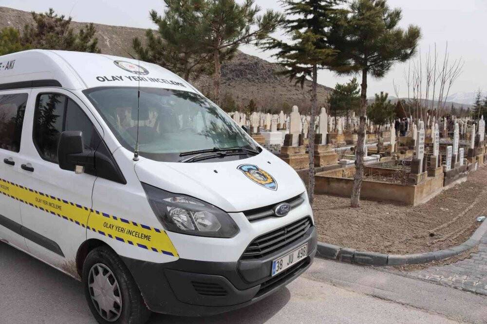 Kayıp ihbarı verilmişti, mezarlıkta intihar etti