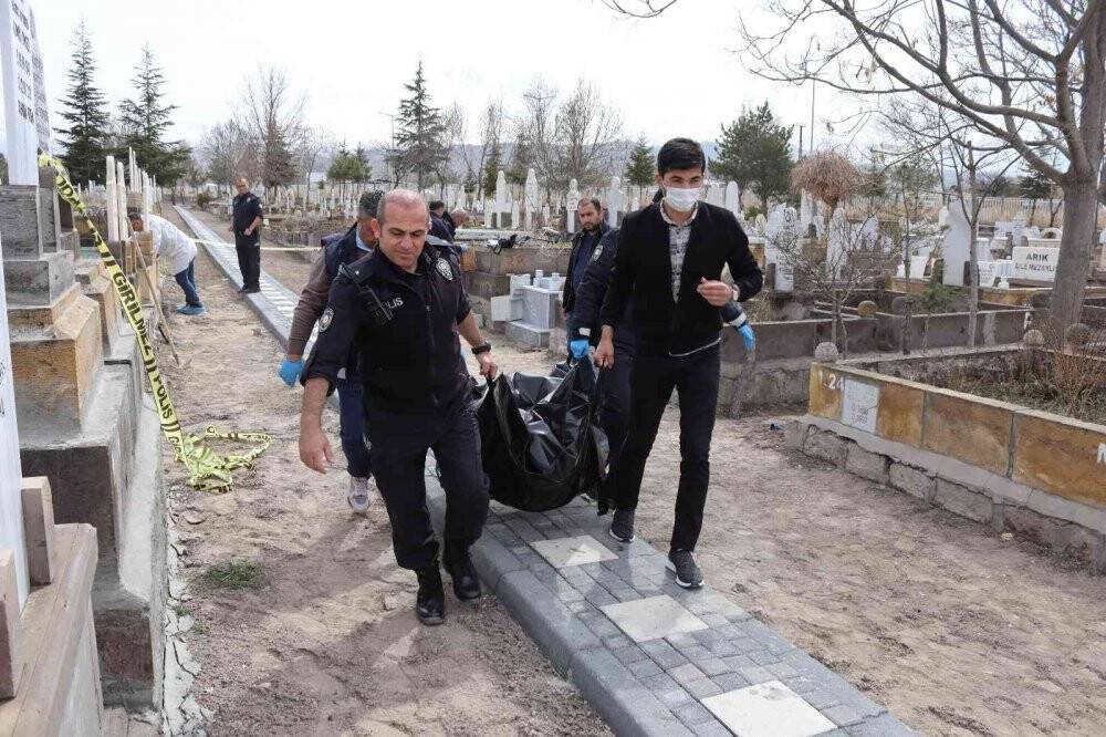 Kayıp ihbarı verilmişti, mezarlıkta intihar etti