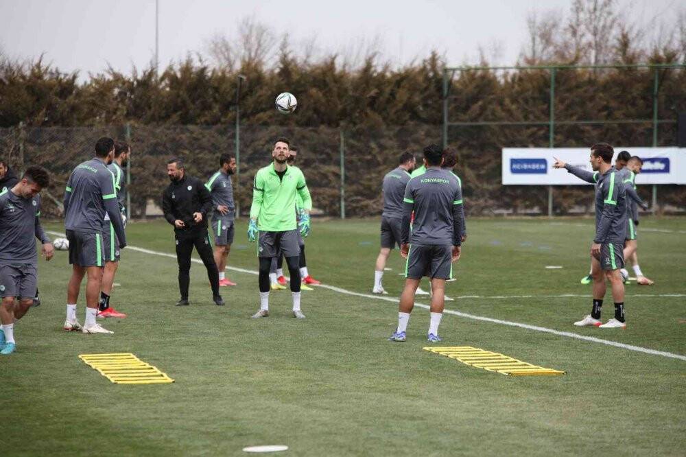 Konyaspor'un, Göztepe maçı hazırlıkları sürüyor