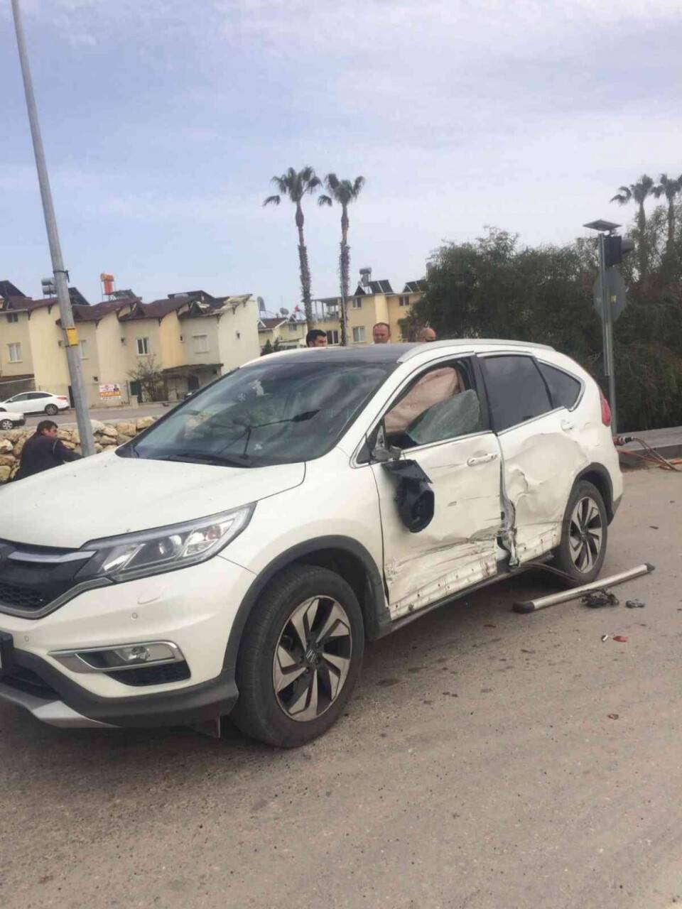 Antalya’da 4 aracın karıştığı zincirleme kazada 5 kişi yaralandı