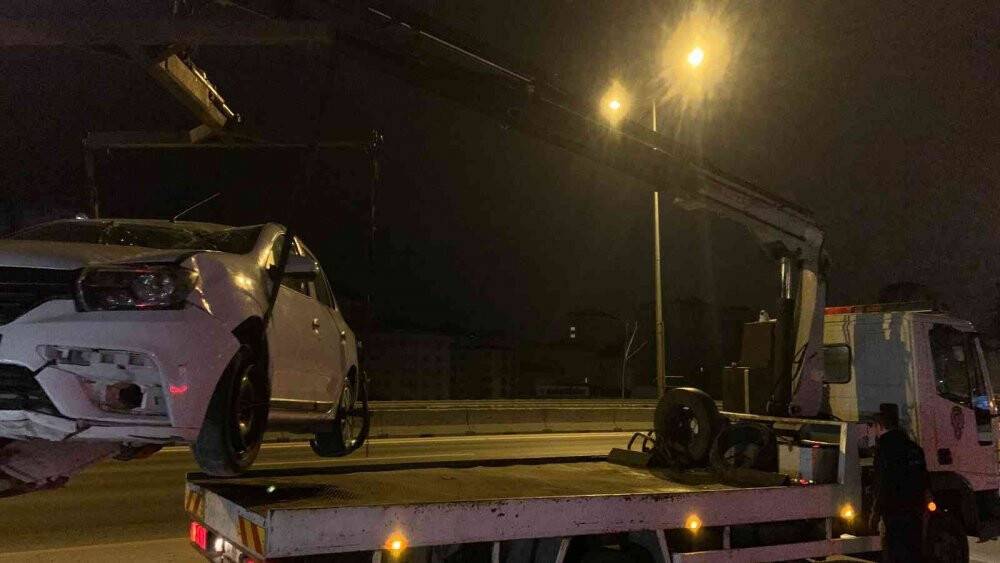 Bostancı’da otomobil takla attı