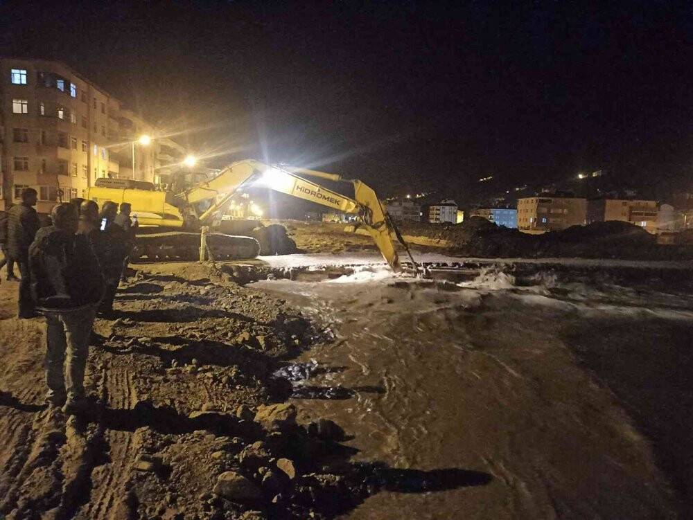 Bozkurt’ta kar sularının erimesiyle Ezine çayı taştı