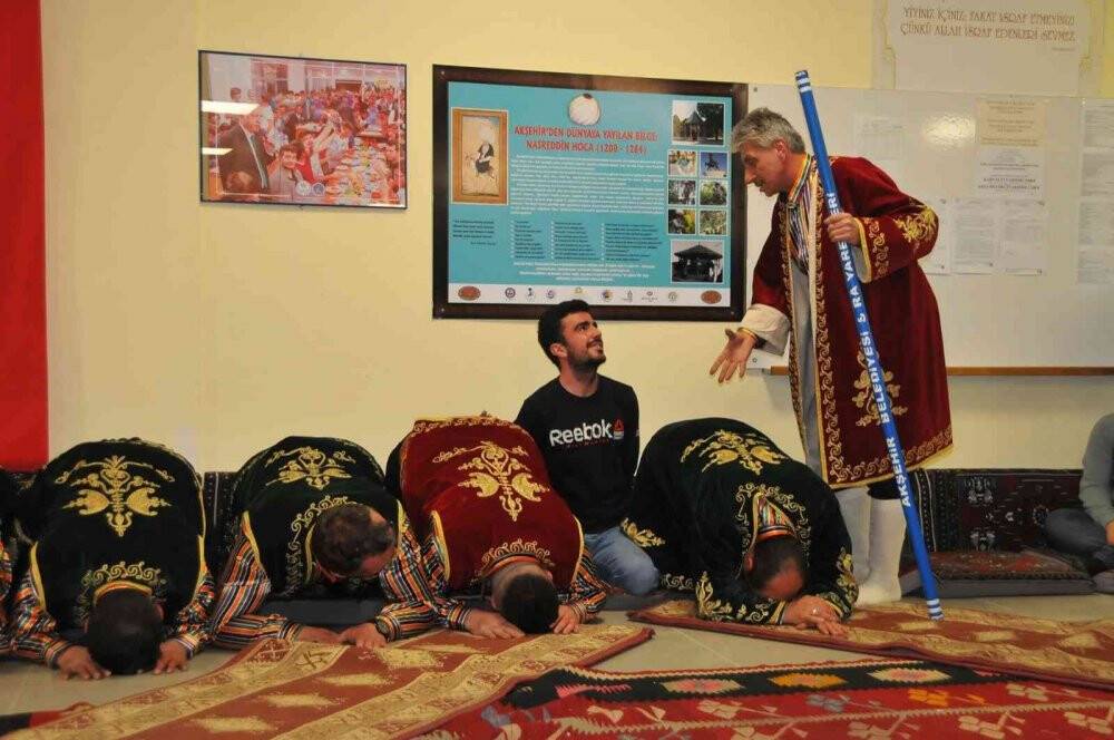 Yarenler oyunlarını üniversiteli gençler için sergiledi