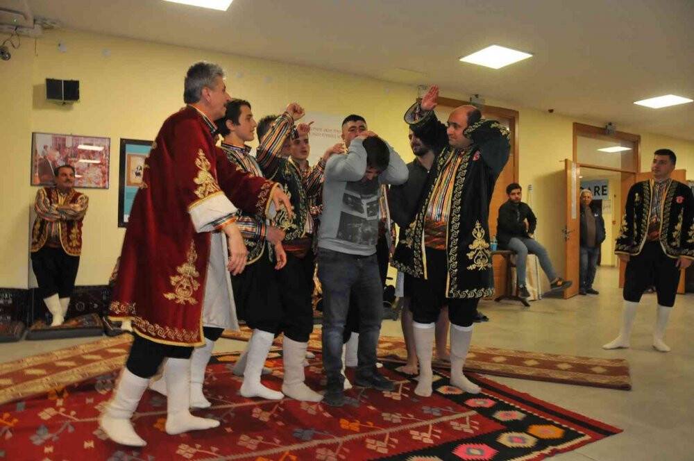 Yarenler oyunlarını üniversiteli gençler için sergiledi