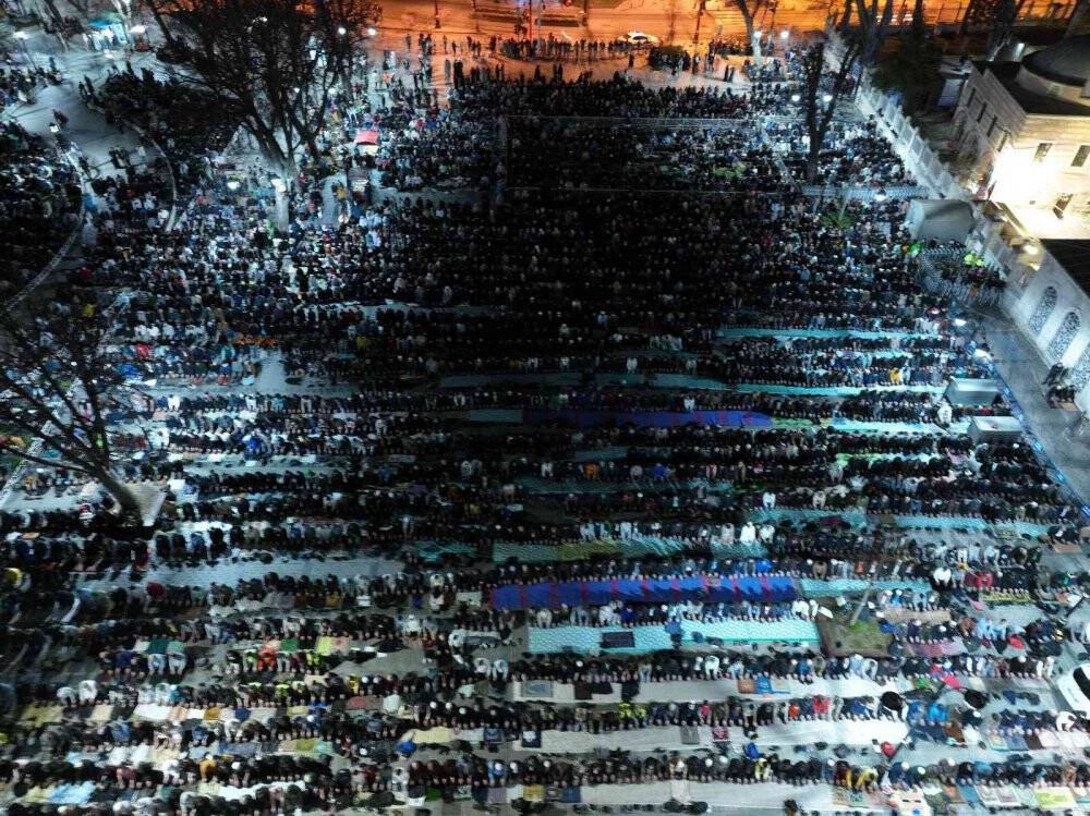 Ayasofya’da 88 yıl aranın ardından ilk teravih heyecanı