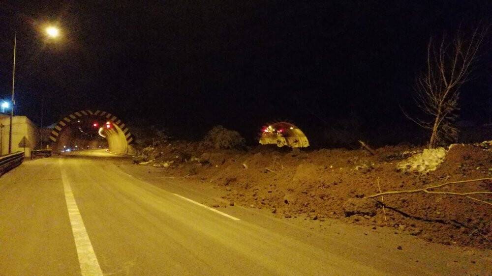 Bolu Dağı Tüneli heyelan sebebiyle çift yönlü trafiğe kapatıldı