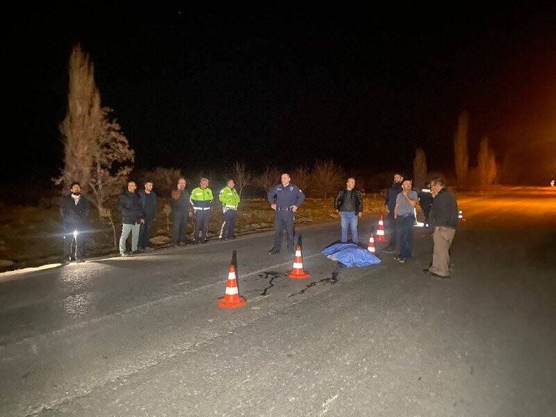 Devrilen traktörün sürücüsü hayatını kaybetti