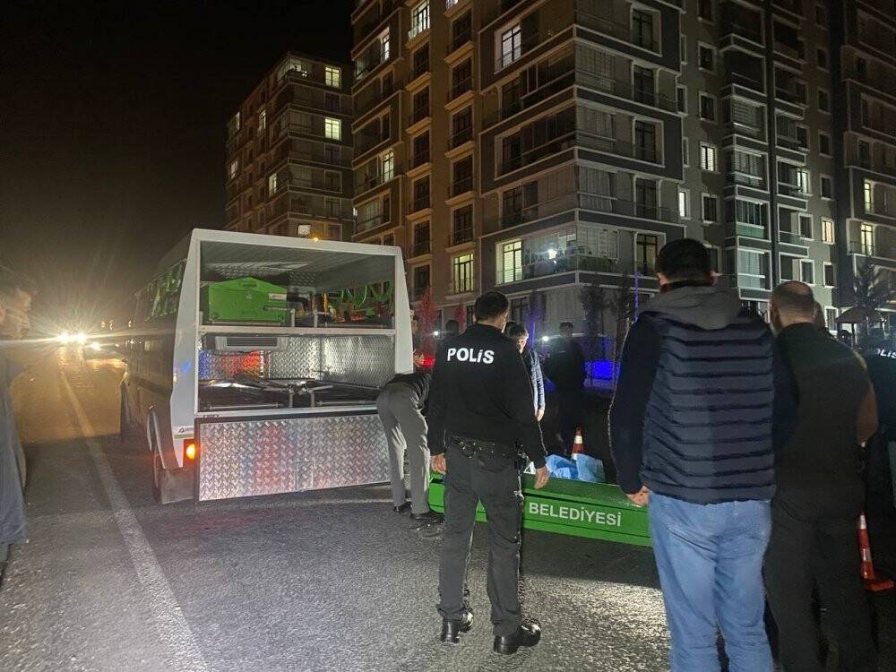 Devrilen traktörün sürücüsü hayatını kaybetti