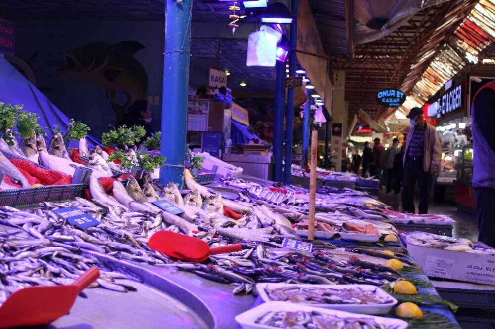 İlk iftar için pazar tezgâhlarında hazırlıklar başladı