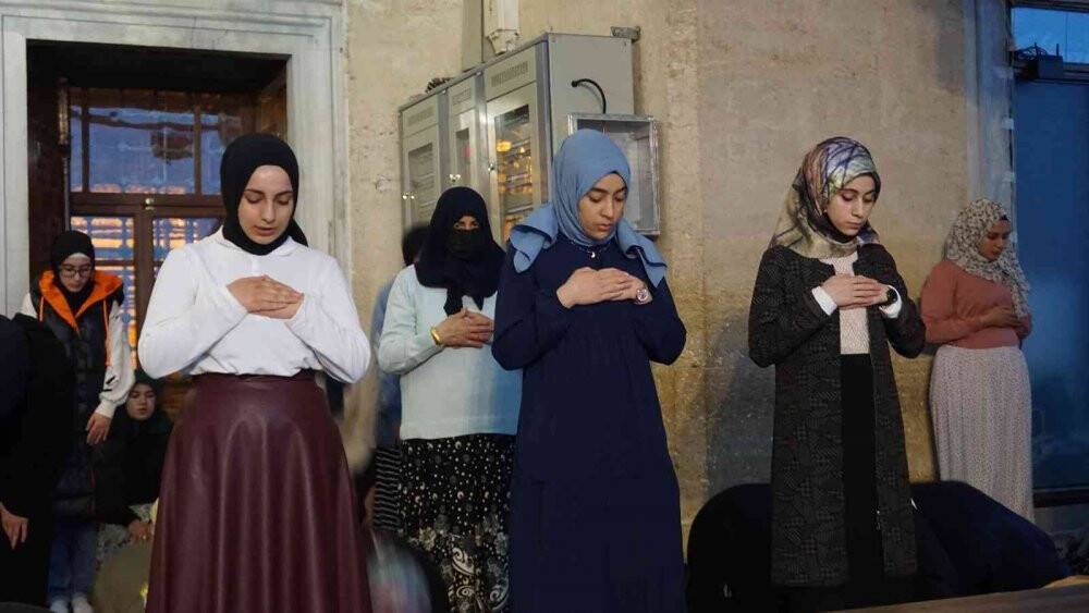 Mimar Sinan’ın ustalık eseri Selimiye’de ilk teravih coşkusu
