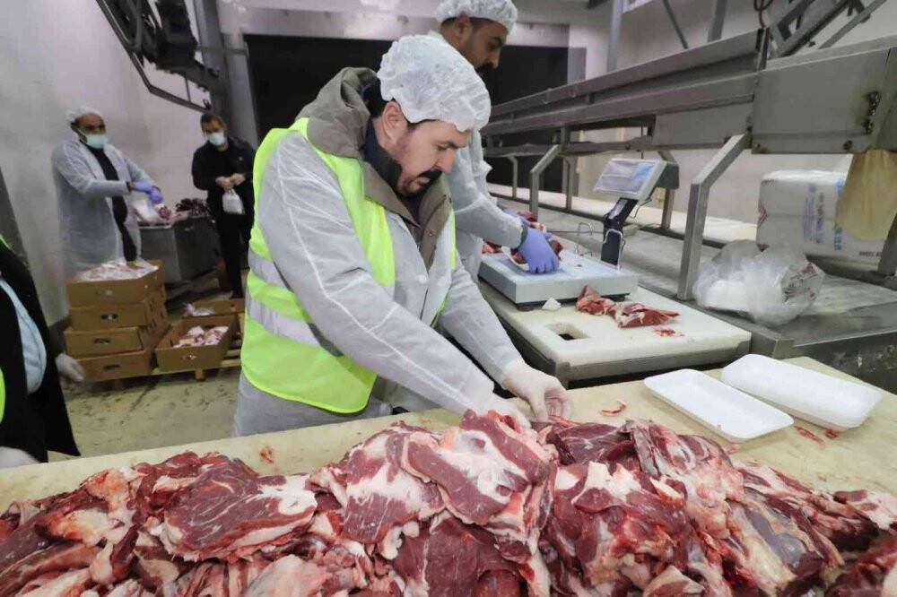 Başkan Sayan, Ramazan ayı boyunca ihtiyaç sahibi ailelere et yardımı yapacak
