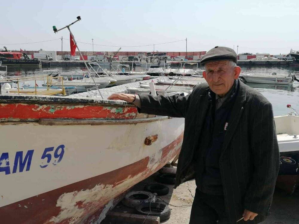 Denizden çekildi ama limandan ayrılamıyor