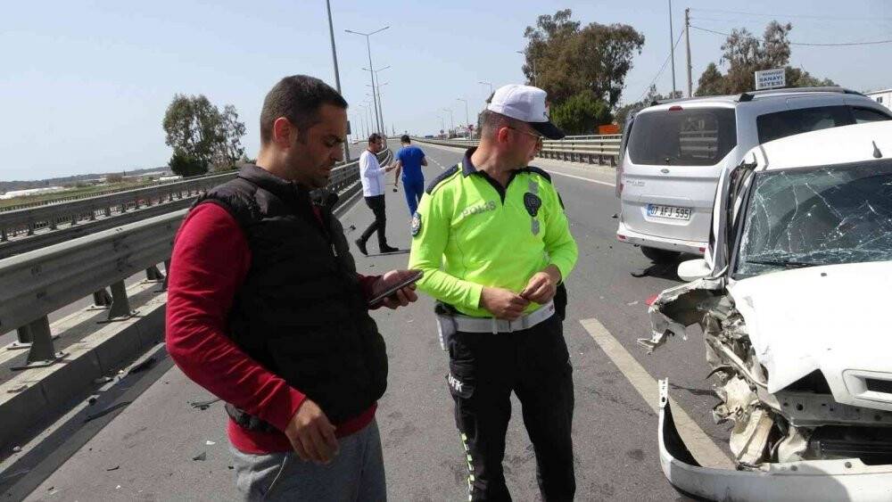 Kazada iki araç hurdaya döndü