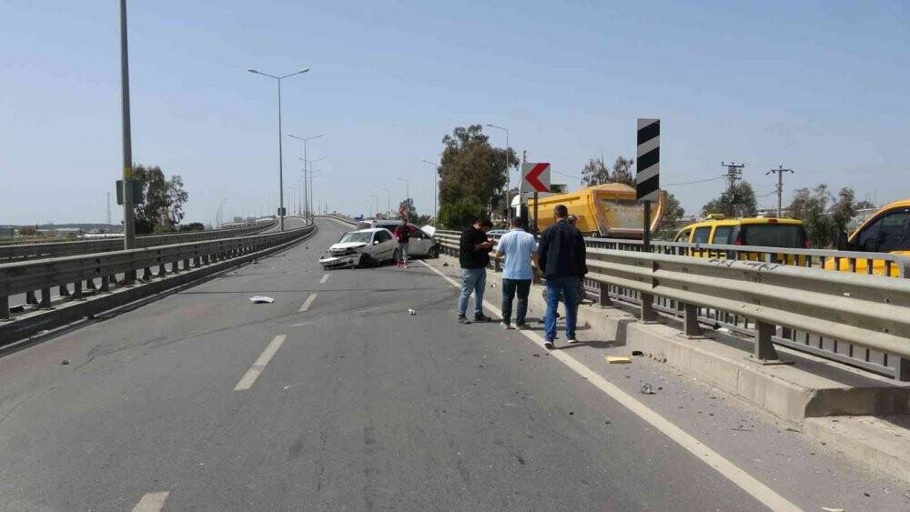 Kazada iki araç hurdaya döndü