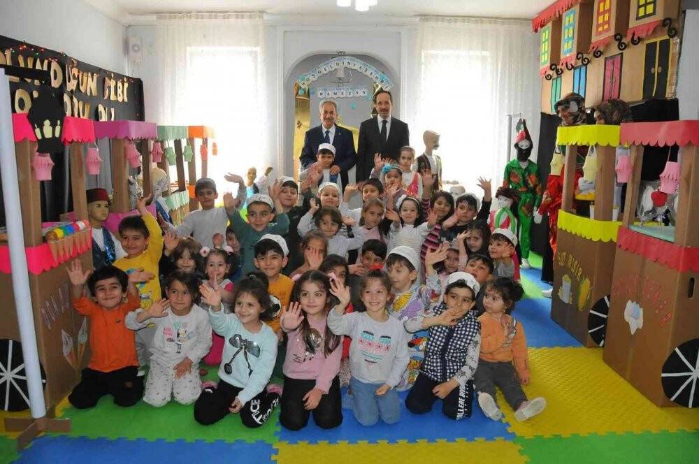 Başkan Akkaya tekne orucu tutan çocukların iftarına katıldı