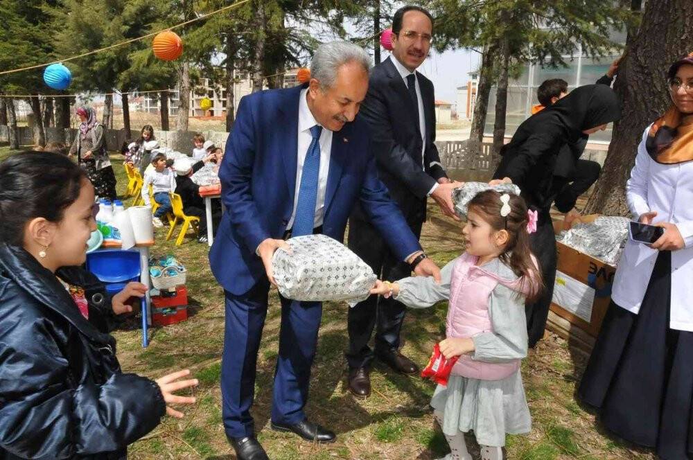 Başkan Akkaya tekne orucu tutan çocukların iftarına katıldı