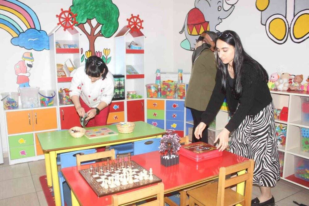 Çocuk teslimi  başladı