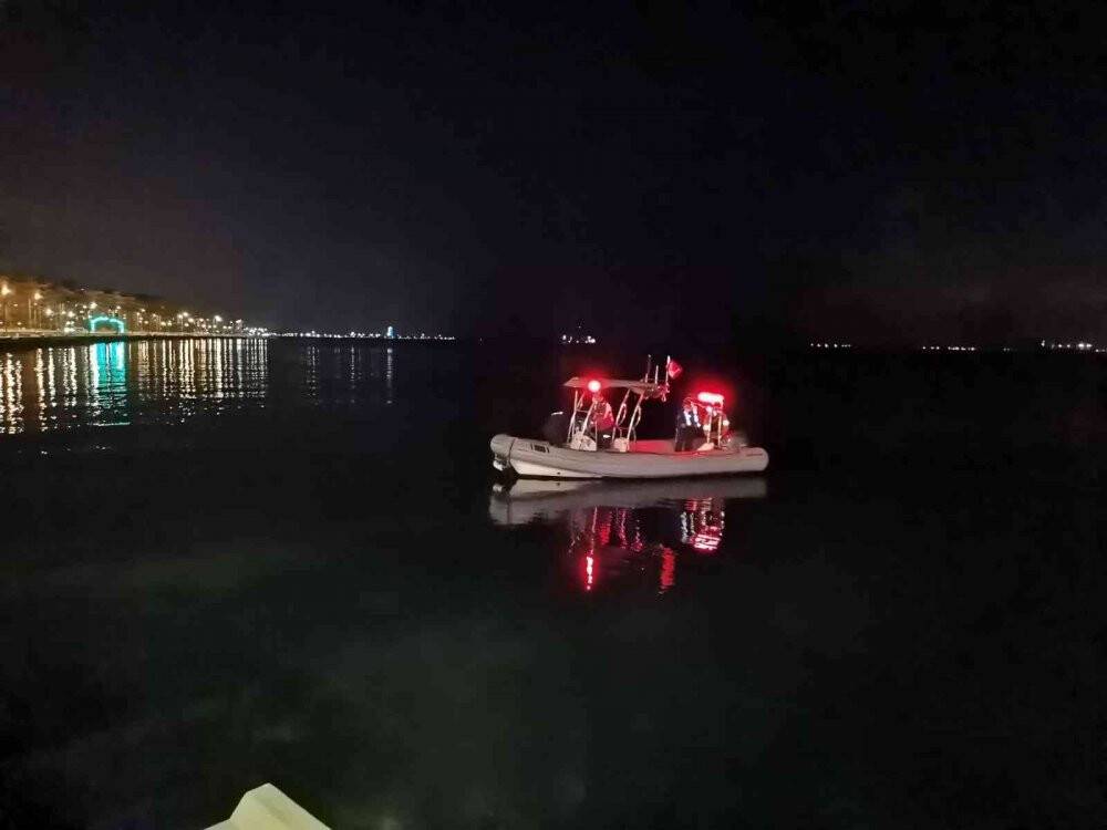 İzmir’de denizde erkek cesedi bulundu