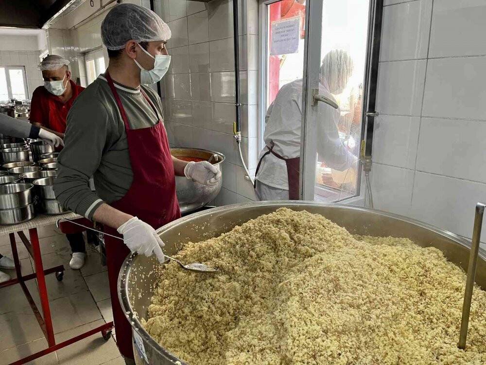 Kızılay Ağrı Şubesi’nden her gün 4 bin 500 kişiye sıcak yemek