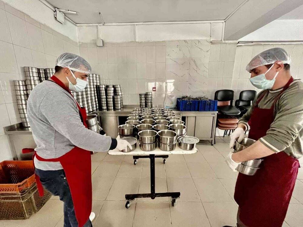 Kızılay Ağrı Şubesi’nden her gün 4 bin 500 kişiye sıcak yemek