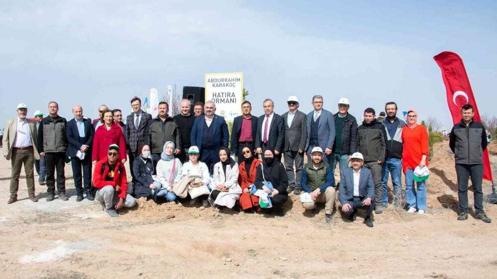 Selçuk Üniversitesi'nde bin 500 fidan toprakla buluşturuldu