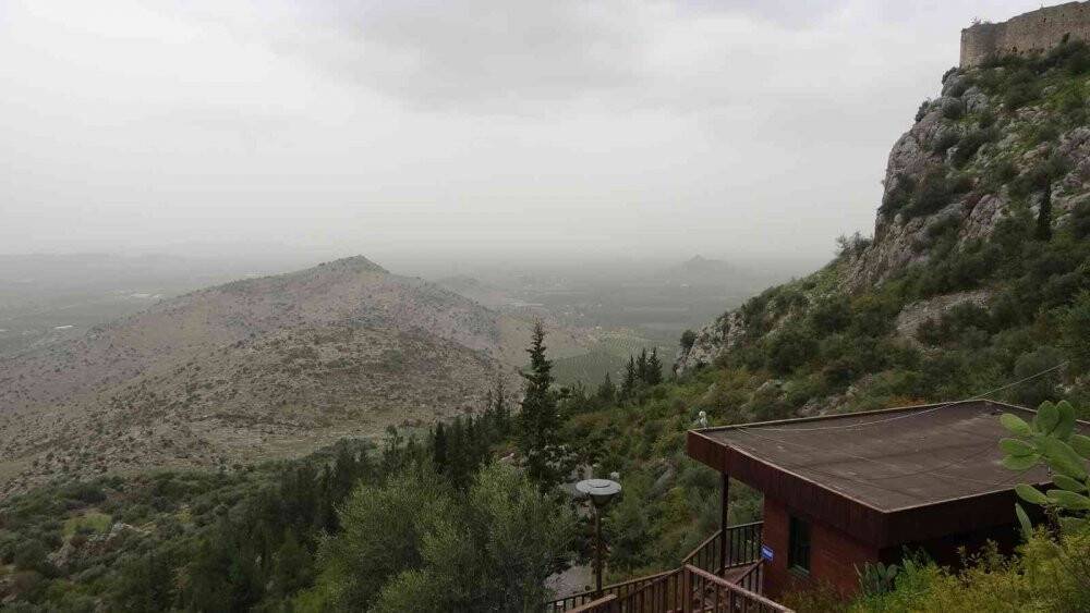 Toz bulutu Adana'da etkili oldu