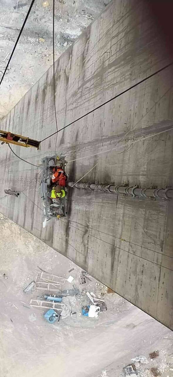 Viyadük inşaatında asansörde mahsur kalan işçileri itfaiye kurtardı
