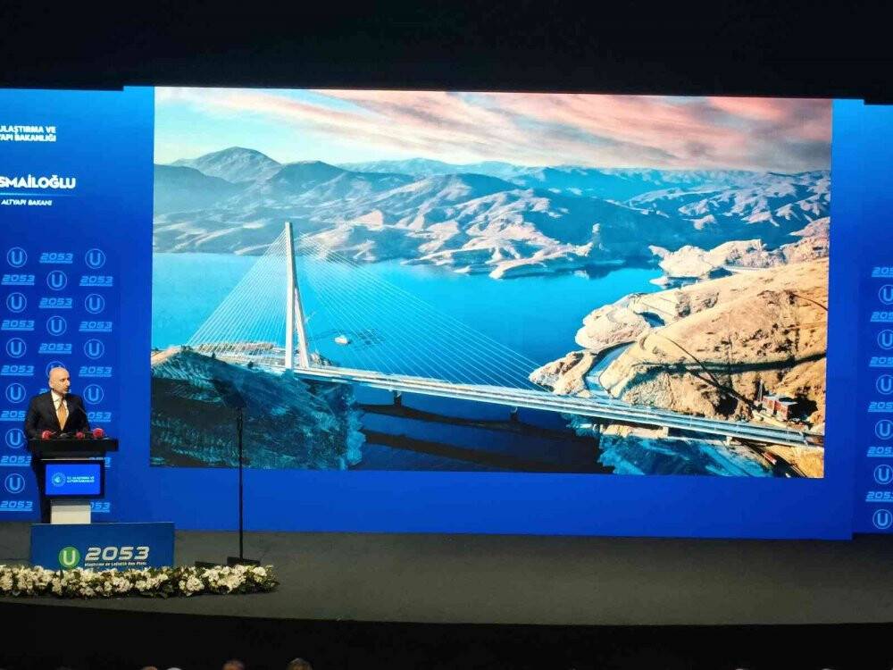 Bakan Karaismailoğlu: 'Hızlı trenlerle bağlı il sayımız 8'den 52'ye çıkacak'