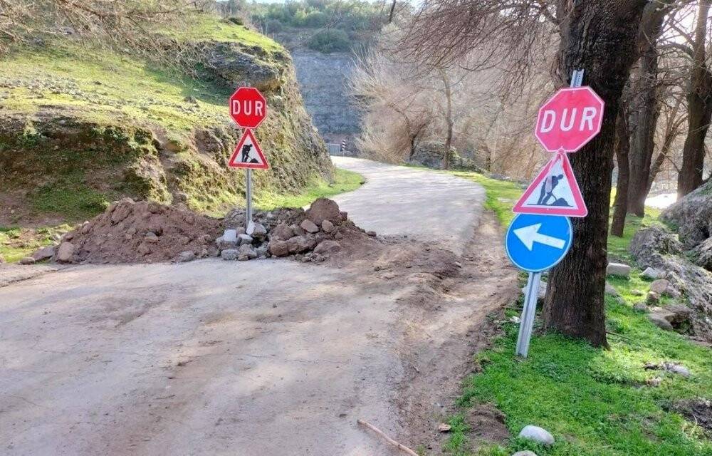 Heyelan nedeniyle kapanan yollarının açılmasını istiyorlar