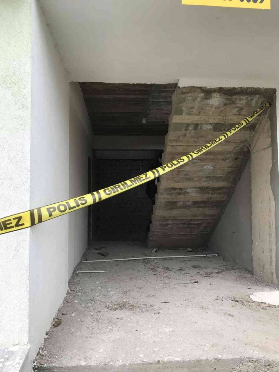 Yaşlı adam yaşadığı metruk binada ölü bulundu