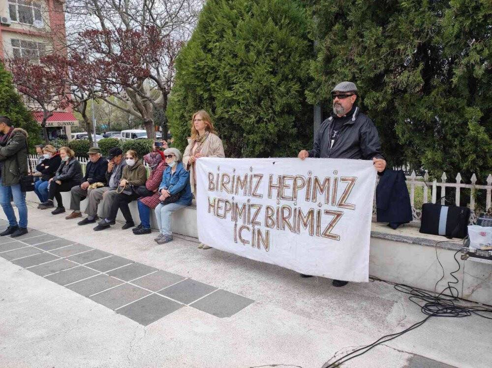 Çanakkale’de görevden uzaklaştırılan belediye başkan yardımcısı için eylem