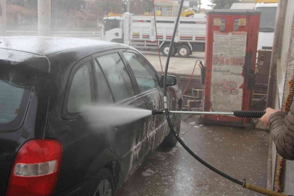 Gökten çamur yağdı oto yıkamacılarda kuyruk oluştu