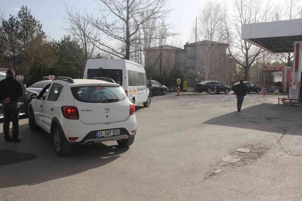 Gökten çamur yağdı oto yıkamacılarda kuyruk oluştu