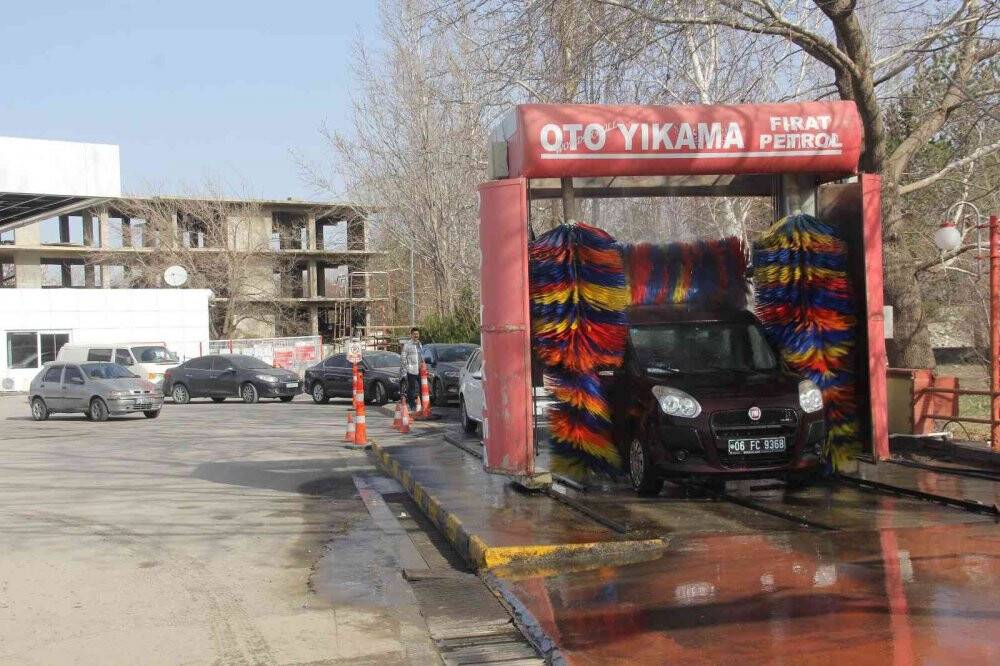 Gökten çamur yağdı oto yıkamacılarda kuyruk oluştu