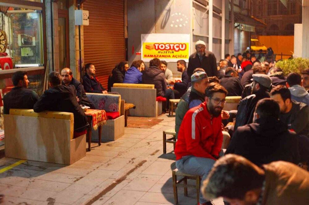 İftardan sahura közde çay keyfi pandemi sonrası devam ediyor