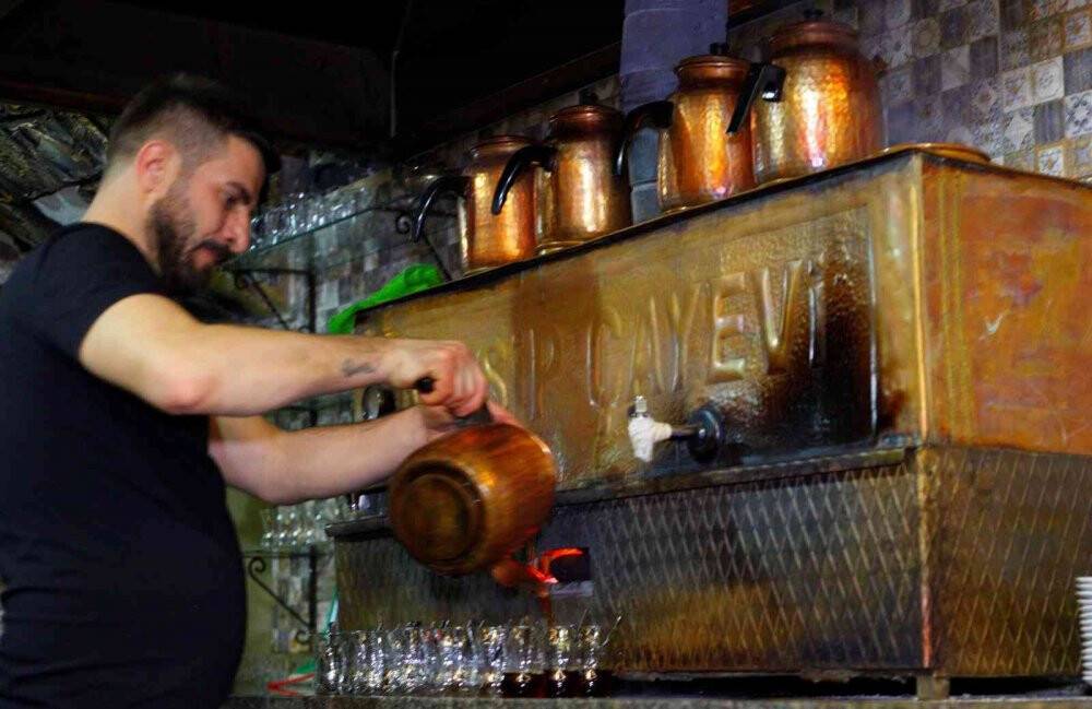 İftardan sahura közde çay keyfi pandemi sonrası devam ediyor