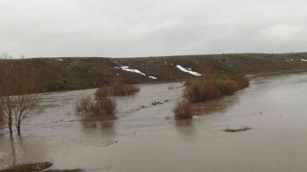 Kars’ta sel tehlikesi devam ediyor