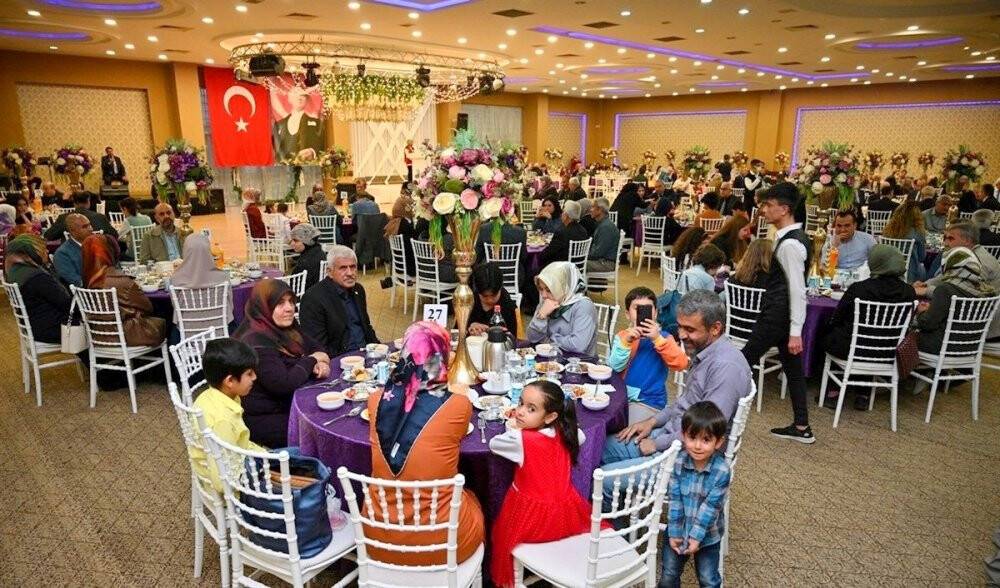 Osmaniye’de şehit aileleri ve gazilere onur yemeği