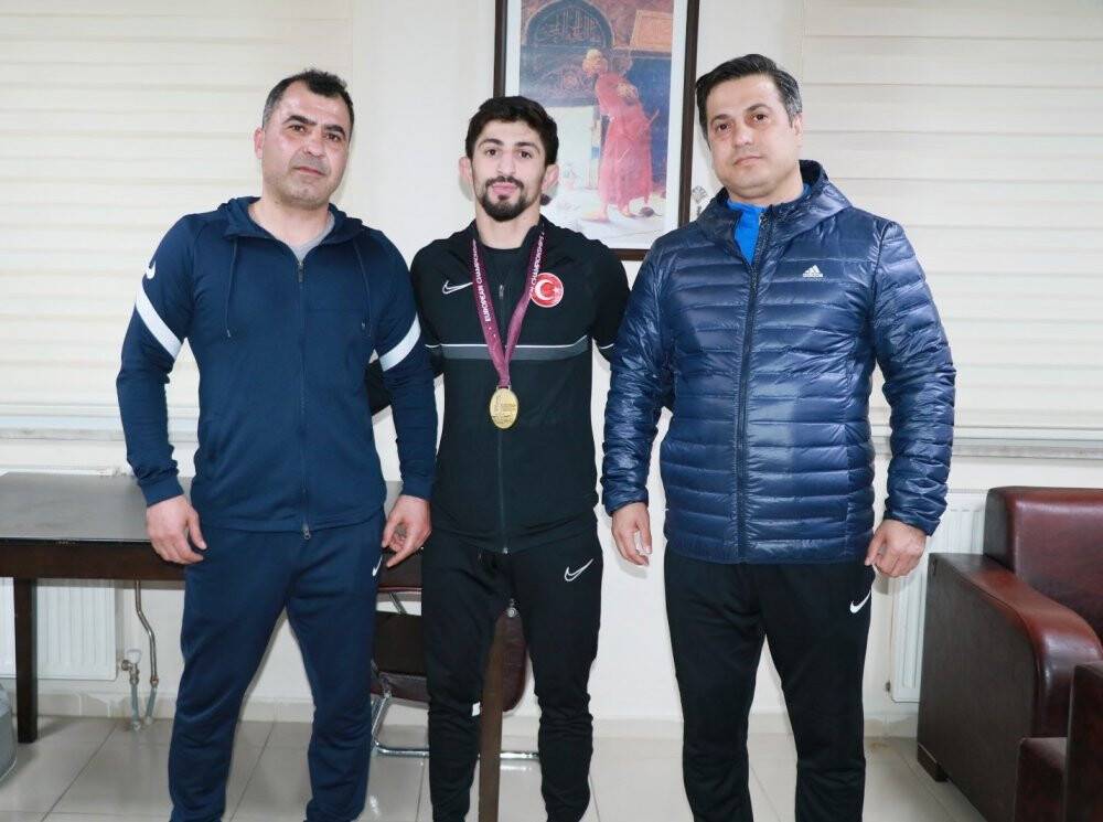 Avrupa Şampiyonu Kerem Kamal’a memleketinde coşkulu karşılama