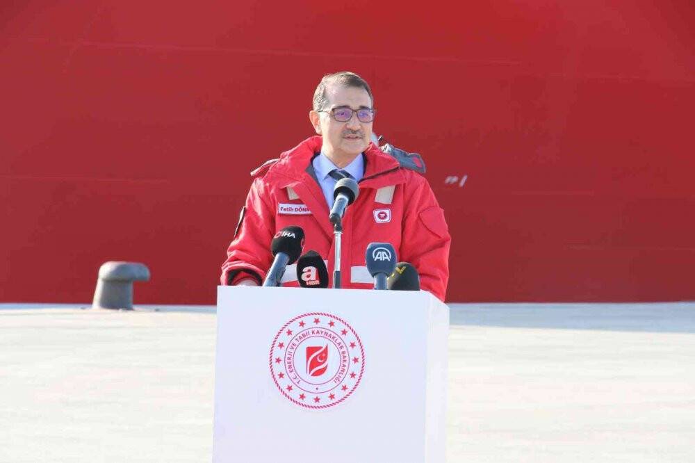 Bakan Dönmez, Yavuz Sondaj Gemisi’ni yeni görevine uğurladı