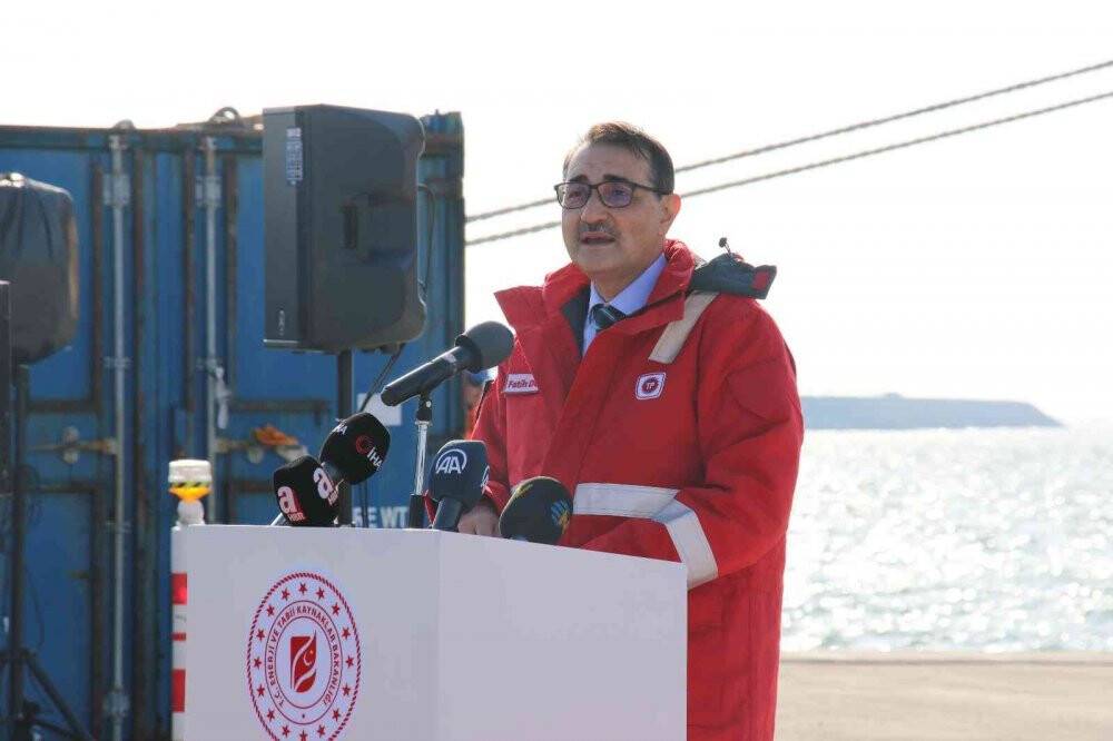 Bakan Dönmez, Yavuz Sondaj Gemisi’ni yeni görevine uğurladı