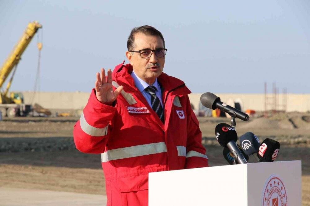 Bakan Dönmez, Yavuz Sondaj Gemisi’ni yeni görevine uğurladı