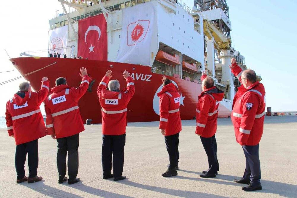 Bakan Dönmez, Yavuz Sondaj Gemisi’ni yeni görevine uğurladı